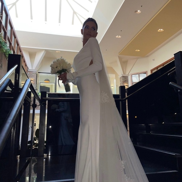 Bridal dress - Picture 1 of 2